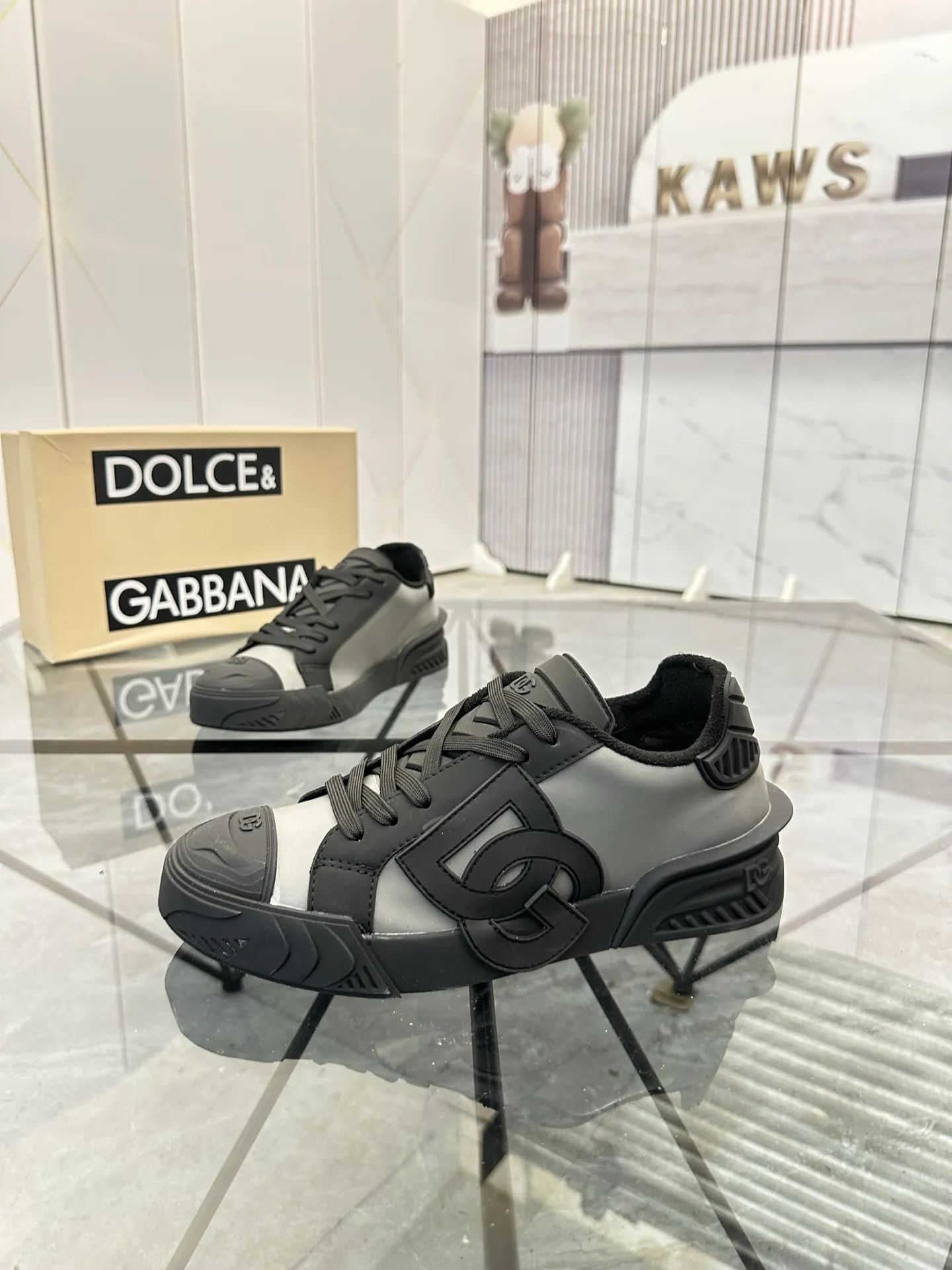 Men's shoes for sale 💰: 💰P500¥ Product trademark: DG* "Dolce & Gabbana*" low-cut casual shoes Regular size: 35-45 (can be customized to 46) Couple style Product material: imported silk leather upper, breathable lining, original outsole. Number: 803